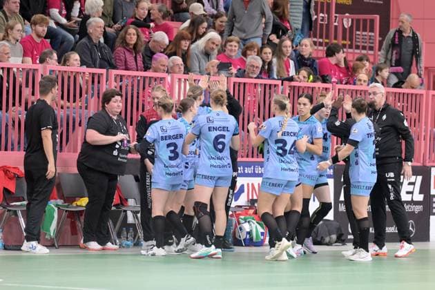 die Flames aus Bensheim machen sich bereit TusSies Metzingen vs. HSG Bensheim Auerbach, Handball, Alsco HBF, 5.Ligaspieltag, Saison 2025 2026, 29.10.2025 TusSies Metzingen vs. HSG Bensheim Auerbach, Handball, Alsco HBF, 5.Ligaspieltag, Saison 2025 2026, 29.10.2025 Tuebingen Copyright: xEibner-Pressefoto TobiasxBaurx EP_TBR