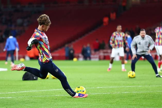 Max Dowman of Arsenal warming up Arsenal v Brighton and Hove Albion, EFL Carabao Cup, Fourth Round, Football, Emirates Stadium, London, UK - 29 Oct 2025London Emirates Stadium United Kingdom EDITORIAL USE ONLY No use with unauthorised audio, video, data, fixture lists, club league logos or live services. Online in-match use limited to 120 images, no video emulation. No use in betting, games or single club league player publications. Copyright: xSimonxDael Shutterstockx 15627827j