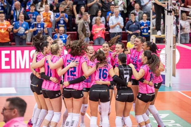 Jubelndes Team des MTV Stuttgart - Teamkreis, Tanz, Freudentanz, Jubel, Freude GER, Allianz MTV Stuttgart - Dresdner SC, Volleyball Bundesliga, VBL, Spielzeit 2025 2026, 29.10.2025 GER, Allianz MTV Stuttgart - Dresdner SC, Volleyball Bundesliga, VBL, Spielzeit 2025 2026, 29.10.2025 Stuttgart Copyright: xSandyxDinkelackerx EP_SDR
