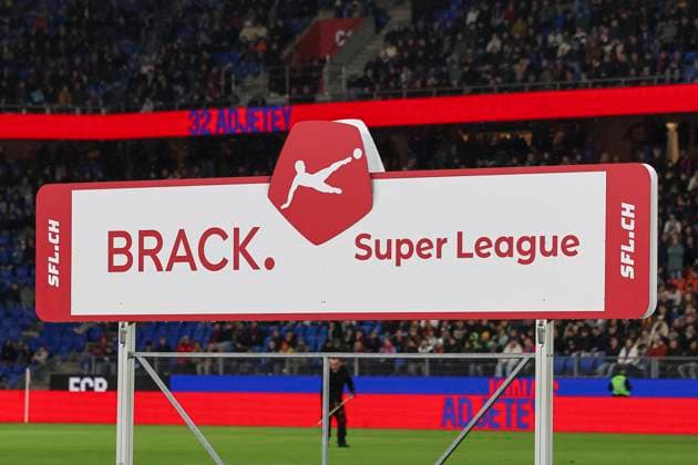 Tafel Brack.Super League vor Spielbeginn , Schweiz, Fussball, Super League, 11.Spieltag, 2025 2026, FC Basel 1893 vs. FC Zürich, 29.10.2025, Sankt Jakob Park, Basel, Schweiz Basel Sankt Jakob Park Kanton Basel Stadt Schweiz Copyright: xGrantxHubbsx
