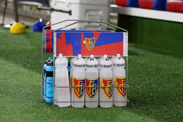 Trinkflaschen FC Basel , Schweiz, Fussball, Super League, 11.Spieltag, 2025 2026, FC Basel 1893 vs. FC Zürich, 29.10.2025, Sankt Jakob Park, Basel, Schweiz Basel Sankt Jakob Park Kanton Basel Stadt Schweiz Copyright: xGrantxHubbsx