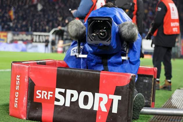 TV Kamera, SRF, SRF Übertragung , Schweiz, Fussball, Super League, 11.Spieltag, 2025 2026, FC Basel 1893 vs. FC Zürich, 29.10.2025, Sankt Jakob Park, Basel, Schweiz Basel Sankt Jakob Park Kanton Basel Stadt Schweiz Copyright: xGrantxHubbsx
