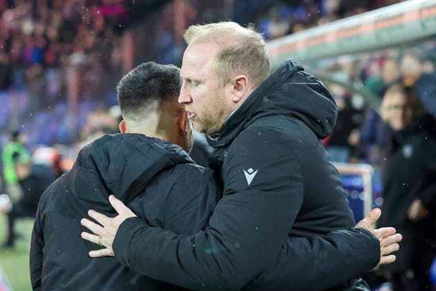 Dennis Hediger (FC Zürich, Interimstrainer) und Ludovic Magnin (FC Basel, Trainer) vor Spielbeginn , Schweiz, Fussball, Super League, 11.Spieltag, 2025 2026, FC Basel 1893 vs. FC Zürich, 29.10.2025, Sankt Jakob Park, Basel, Schweiz Basel Sankt Jakob Park Kanton Basel Stadt Schweiz Copyright: xGrantxHubbsx