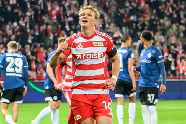 im Bild v.l.: Tor zum 1:0 durch Leopold Querfeld (1.FC Union), Tor, Treffer, Jubel, Torjubel, Freude, Begeisterung, feiert, GER, Berlin, 1. FC Union Berlin vs. Arminia Bielefeld - (DFB Pokal), Bundesliga, Fussball, DFB, Spielzeit 2025 2026, Alte Foersterei, DFB DFL REGULATIONS PROHIBIT ANY USE OF PHOTOGRAPHS AS IMAGE SEQUENCES AND OR QUASI-VIDEO, 29.10.25, Copyright: HMBxMedia UwexKoch
