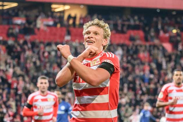 im Bild v.l.: Tor zum 1:0 durch Leopold Querfeld (1.FC Union), Tor, Treffer, Jubel, Torjubel, Freude, Begeisterung, feiert, GER, Berlin, 1. FC Union Berlin vs. Arminia Bielefeld - (DFB Pokal), Bundesliga, Fussball, DFB, Spielzeit 2025 2026, Alte Foersterei, DFB DFL REGULATIONS PROHIBIT ANY USE OF PHOTOGRAPHS AS IMAGE SEQUENCES AND OR QUASI-VIDEO, 29.10.25, Copyright: HMBxMedia UwexKoch