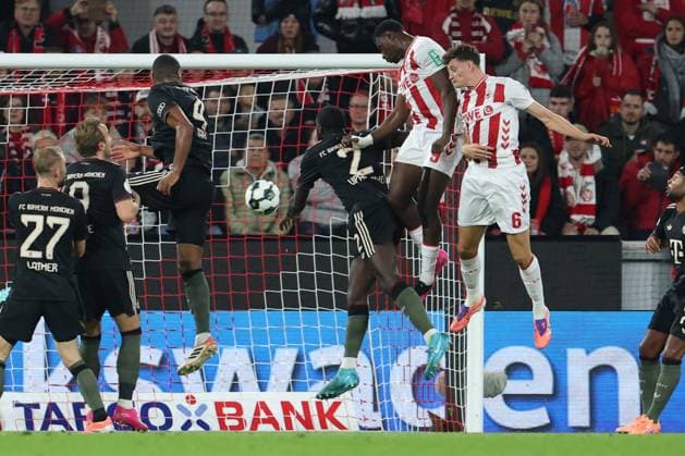 GER, DFB Pokal, 2.Runde, 1. FC Koeln vs. FC Bayern Muenchen 29.10.2025, Rheinenergiestadion, , Koeln, GER, DFB Pokal, 2.Runde, 1. FC Koeln vs. FC Bayern Muenchen, im Bild: Torchance fuer Ragnar Ache (FC Koeln 9),