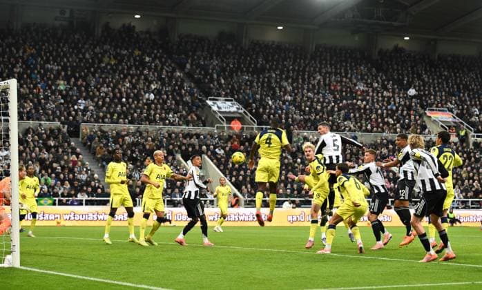 Fabian Schar of Newcastle United scores their first goal Newcastle United v Tottenham Hotspur, EFL Carabao Cup, Fourth Round, Football, St James Park, Newcastle, UK - 29 Oct 2025Newcastle St James Park United Kingdom EDITORIAL USE ONLY No use with unauthorised audio, video, data, fixture lists, club league logos or live services. Online in-match use limited to 120 images, no video emulation. No use in betting, games or single club league player publications. Copyright: xRichardxLee Shutterstockx 15627852am