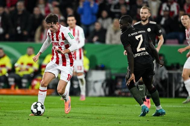 Jakub Kaminski (1.FC Köln, 16) am Ball, davor Dayot Upamecano (FC Bayern München, 02), GER, 1. FC Köln vs FC Bayern München, Fussball, DFB Pokal, 2. Runde, Saison 2025 2026, 29.10.2025. DFB regulations prohibit any use of photographs as image sequences and or quasi-video GER, 1. FC Köln vs FC Bayern München, Fussball, DFB Pokal, 2. Runde, Saison 2025 2026, 29.10.2025. Köln Copyright: xEibner-Pressefoto FlorianxWiegandx EP_FWD