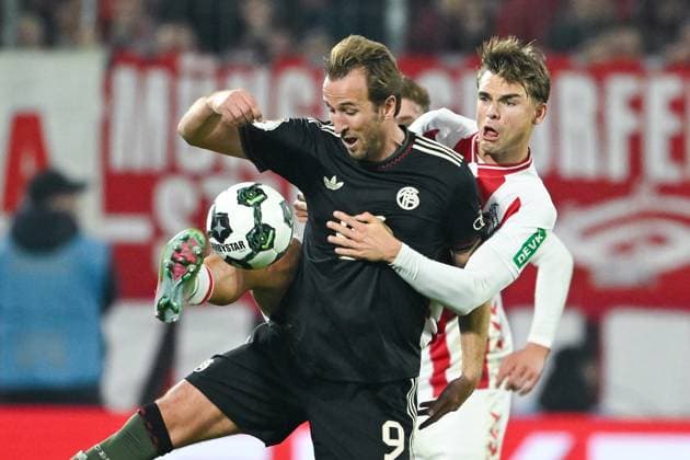 Harry Kane (FC Bayern München, 09) im Zweikampf mit Joel Schmied (1.FC Köln, 02), GER, 1. FC Köln vs FC Bayern München, Fussball, DFB Pokal, 2. Runde, Saison 2025 2026, 29.10.2025. DFB regulations prohibit any use of photographs as image sequences and or quasi-video GER, 1. FC Köln vs FC Bayern München, Fussball, DFB Pokal, 2. Runde, Saison 2025 2026, 29.10.2025. Köln Copyright: xEibner-Pressefoto FlorianxWiegandx EP_FWD