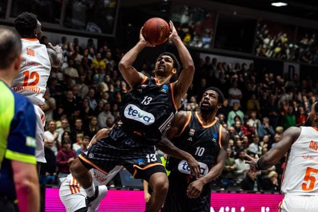 GER, BKT EuroCup, Saison 2025 2026, Niners Chemnitz - Ratiopharm Ulm. 29.10.2025, Messe, Chemnitz, GER, BKT EuroCup, Saison 2025 2026, Niners Chemnitz - Ratiopharm Ulm. Mark Smith (Ratiopharm Ulm, 13) Foto Alexander Trienitz Chemnitz Messe Sachsen Deutschland