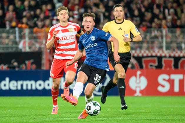 im Bild v.l.: Marius Woerl (Arminia Bielefeld, 38), GER, Berlin, 1. FC Union Berlin vs. Arminia Bielefeld - (DFB Pokal), Bundesliga, Fussball, DFB, Spielzeit 2025 2026, Alte Foersterei, DFB DFL REGULATIONS PROHIBIT ANY USE OF PHOTOGRAPHS AS IMAGE SEQUENCES AND OR QUASI-VIDEO, 29.10.25, Copyright: HMBxMedia UwexKoch