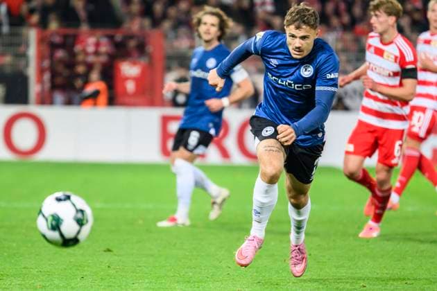 im Bild v.l.: Felix Hagmann (Arminia Bielefeld, 02), GER, Berlin, 1. FC Union Berlin vs. Arminia Bielefeld - (DFB Pokal), Bundesliga, Fussball, DFB, Spielzeit 2025 2026, Alte Foersterei, DFB DFL REGULATIONS PROHIBIT ANY USE OF PHOTOGRAPHS AS IMAGE SEQUENCES AND OR QUASI-VIDEO, 29.10.25, Copyright: HMBxMedia UwexKoch