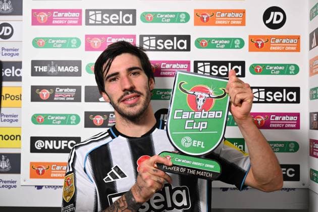 Sandro Tonali of Newcastle United receives Man of the Match Award Newcastle United v Tottenham Hotspur, EFL Carabao Cup, Fourth Round, Football, St James Park, Newcastle, UK - 29 Oct 2025Newcastle St James Park United Kingdom EDITORIAL USE ONLY No use with unauthorised audio, video, data, fixture lists, club league logos or live services. Online in-match use limited to 120 images, no video emulation. No use in betting, games or single club league player publications. Copyright: xRichardxLee Shutterstockx 15627852br