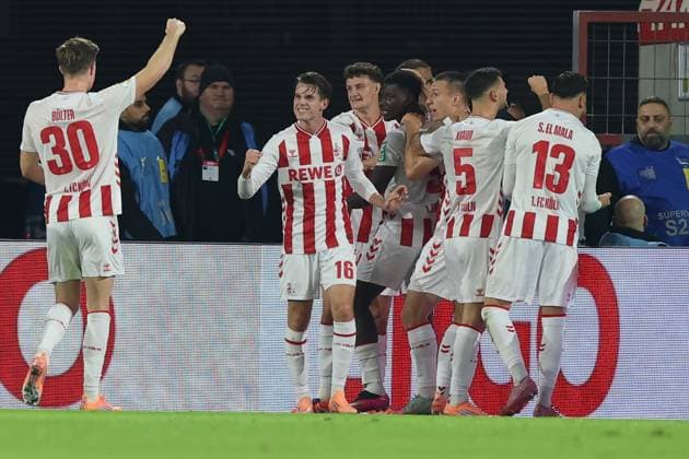 GER, DFB Pokal, 2.Runde, 1. FC Koeln vs. FC Bayern Muenchen 29.10.2025, Rheinenergiestadion, , Koeln, GER, DFB Pokal, 2.Runde, 1. FC Koeln vs. FC Bayern Muenchen, im Bild: Torjubel Jubel Jubellauf, 1:o fuer Koeln Marius Bülter Buelter (FC Koeln 30), Jakub Kaminski (FC Koeln 16), Tom Krauß Krauss (FC Koeln 5), Said El Mala (FC Koeln 13), Eric Martel (FC Koeln 6), Ragnar Ache (FC Koeln 9),