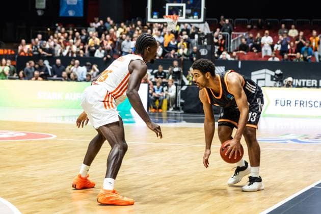 GER, BKT EuroCup, Saison 2025 2026, Niners Chemnitz - Ratiopharm Ulm. 29.10.2025, Messe, Chemnitz, GER, BKT EuroCup, Saison 2025 2026, Niners Chemnitz - Ratiopharm Ulm. Mark Smith (Ratiopharm Ulm, 13) Foto Alexander Trienitz Chemnitz Messe Sachsen Deutschland