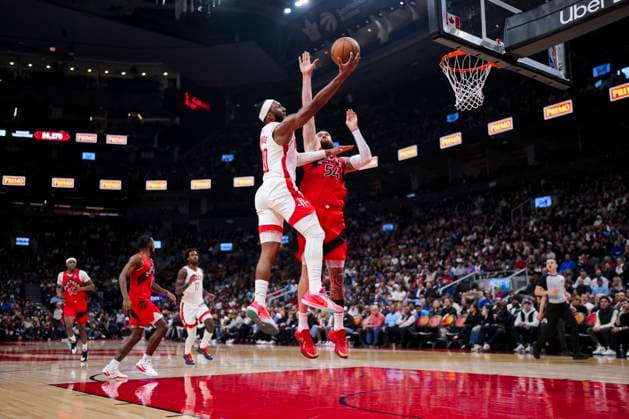 October 29, 2025, Toronto, On, Canada: Houston Rockets guard Josh Okogie (20) drives the net past Toronto Raptors forward Sandro Mamukelashvili (54) during the first half of preseason NBA, Basketball Herren, USA basketball action in Toronto, Wednesday, Oct. 29, 2025. Sandro Mamukelashvili, Josh Okogie - ZUMAc35_ 20251029_zaf_c35_115 Copyright: xThomasxSkrljx