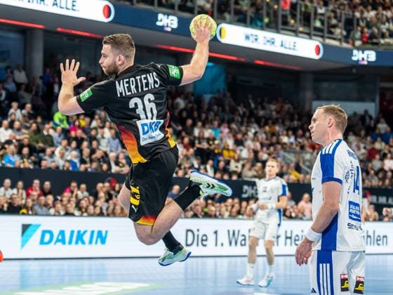 Lukas Mertens (Deutschland, 36) kommt frei am Kreis zum Wurf, ,Deutschland vs. Island, Handball, Laenderspiel, Herren, Spielzeit 2025 2026, 30.10.2025, Deutschland vs. Island, Handball, Laenderspiel, Herren, Spielzeit 2025 2026, 30.10.2025 Nürnberg Copyright: xEibner-Pressefoto MichaelxSchmidx EP_MST