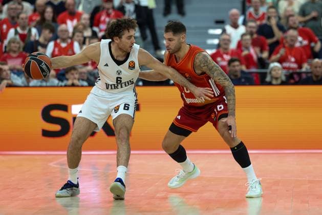 Alessandro Pajola (Virtus Bologna, 06) mit Stefan Jovic (FC Bayern Basketball, 16), GER, FC Bayern Basketball vs. Virtus Bologna, Basketball, Euroleague, 8. Spieltag, Saison 2025 2026, 30.10.2025, GER, FC Bayern Basketball vs. Virtus Bologna, Basketball, Euroleague, 8. Spieltag, Saison 2025 2026, 30.10.2025 Muenchen Copyright: xEibner-Pressefoto JennixMaulx EP_JML