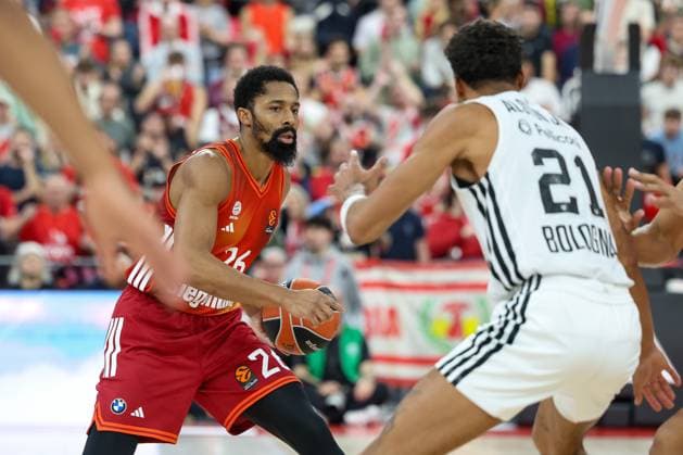 Spencer Dinwiddie (FC Bayern Basketball, 26) mit Derrick Alston Jr. (Virtus Bologna, 21), GER, FC Bayern Basketball vs. Virtus Bologna, Basketball, Euroleague, 8. Spieltag, Saison 2025 2026, 30.10.2025, GER, FC Bayern Basketball vs. Virtus Bologna, Basketball, Euroleague, 8. Spieltag, Saison 2025 2026, 30.10.2025 Muenchen Copyright: xEibner-Pressefoto JennixMaulx EP_JML
