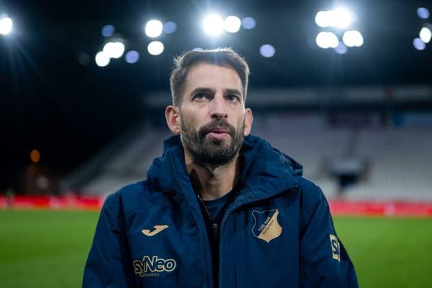 Theodoros Dedes (TSG Hoffenheim, Trainer), GER, SGS Essen vs TSG 1899 Hoffenheim, Fussball Google Pixel Frauen Bundesliga, 7. Spieltag, Saison 2025 2026, 17.10.2025 DFB regulations prohibit any use of photographs as image sequences and or quasi-video GER, SGS essen vs TSG 1899 Hoffenheim, Fussball Google Pixel Frauen Bundesliga, 7. Spieltag, Saison 2025 2026, 17.10.2025 Essen Copyright: xEibner-Pressefoto Memmlerx EP_MMR