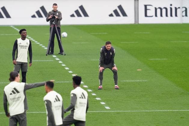 October 31, 2025, Valdebebas, Madrid, Spain: Xabi Alonso during the training day of Real Madrid ahead the Spanish League, LaLiga EA Sports, football match against Valencia CF at Ciudad Deportiva Real Madrid on October 31, 2025, in Valdebebas, Madrid, Spain. Valdebebas Spain - ZUMAa181 20251031_zaa_a181_025 Copyright: xDennisxAgyemanx
