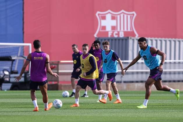 November 1, 2025, Sant Joan Despi, Barcelona, SPAIN: Marc Casado, Fermin Lopez and Ronald Araujo during the training day of FC Barcelona, Barca ahead the Spanish League, La Liga EA Sports, football match against Elche CF at Ciudad Esportiva Joan Gamper on November 01, 2025 in Sant Joan Despi, Barcelona, Spain. Sant Joan Despi SPAIN - ZUMAa181 20251101_zaa_a181_008 Copyright: xJavierxBorregox