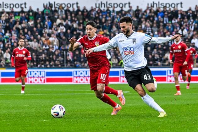 GER, 3. Liga, SSV Ulm 1846 vs VfB Stuttgart II 01.11.2025, Donaustadion, Ulm, GER, 3. Liga, SSV Ulm 1846 vs VfB Stuttgart II, im Bild Nicolas Sessa (Stuttgart, 10), Leon Dajaku (SSV Ulm, 43)