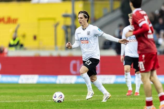 Fussball, Saison 2025 2026, 3. Liga, Donaustadion Ulm, 13. Spieltag, SSV Ulm 1846 Fußball - VfB Stuttgart II, 01.11.2025 01.11.2025, Fussball, Saison 2025 2026, 3. Liga, Donaustadion Ulm, 13. Spieltag, SSV Ulm 1846 Fußball - VfB Stuttgart II, Freisteller Einzelbild 23 Max Brandt (SSV Ulm 1846 Fußball) Foto: Lucca Fundel Ulm Donaustadion Baden-Württemberg Deutschland