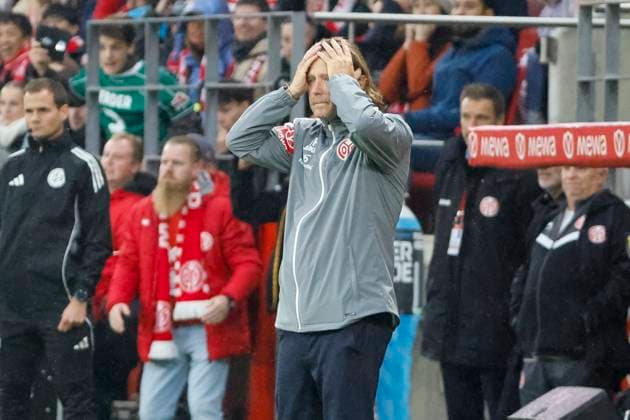 Bo Henriksen (1.FSV Mainz, Trainer) , Deutschland, Fussball, 1. Bundesliga, 9.Spieltag, 2025 2026, 1.FSV Mainz vs. Werder Bremen, 01.11.2025, Mewa Arena, Mainz, Deutschland Mainz Mewa Arena Rheinland-Pfalz Deutschland Copyright: xGrantxHubbsx