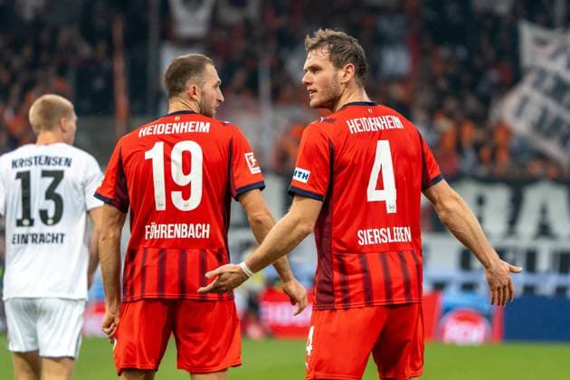 Jonas Foehrenbach (FC Heidenheim, 19) und Tim Siersleben (FC Heidenheim, 04), GER, 1. FC Heidenheim 1846 vs. Eintracht Frankfurt, Fussball, 1. Bundesliga, 9. Spieltag, Spielzeit 2025 2026, 01.11.2025, DFL REGULATIONS PROHIBIT ANY USE OF PHOTOGRAPHS AS IMAGE SEQUENCES AND OR QUASI-VIDEO, GER, 1. FC Heidenheim 1846 vs. Eintracht Frankfurt, Fussball, 1. Bundesliga, 9. Spieltag, Spielzeit 2025 2026, 01.11.2025, Heidenheim Copyright: xEibner-Pressefoto EdwardxCheungx EP_ECG