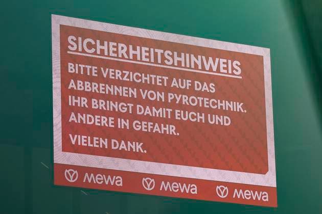 Anzeigetafel, Pyrotechnik , Deutschland, Fussball, 1. Bundesliga, 9.Spieltag, 2025 2026, 1.FSV Mainz vs. Werder Bremen, 01.11.2025, Mewa Arena, Mainz, Deutschland Mainz Mewa Arena Rheinland-Pfalz Deutschland Copyright: xGrantxHubbsx