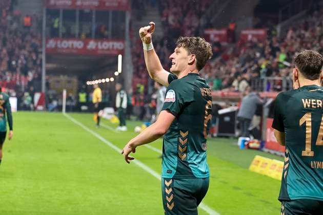 Torjubel bei Jens Stage (SV Werder Bremen, 06) nach seinem Tor zum 1:1 , Deutschland, Fussball, 1. Bundesliga, 9.Spieltag, 2025 2026, 1.FSV Mainz vs. Werder Bremen, 01.11.2025, Mewa Arena, Mainz, Deutschland Mainz Mewa Arena Rheinland-Pfalz Deutschland Copyright: xGrantxHubbsx