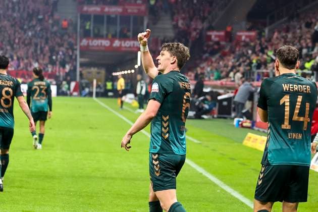 Torjubel bei Jens Stage (SV Werder Bremen, 06) nach seinem Tor zum 1:1 , Deutschland, Fussball, 1. Bundesliga, 9.Spieltag, 2025 2026, 1.FSV Mainz vs. Werder Bremen, 01.11.2025, Mewa Arena, Mainz, Deutschland Mainz Mewa Arena Rheinland-Pfalz Deutschland Copyright: xGrantxHubbsx
