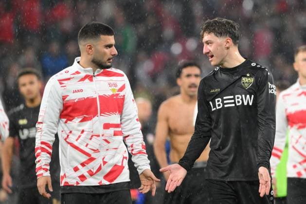 Mannschaft des VfB Stuttgart bei den Fans, Angelo Stiller (VfB Stuttgart) re. und Deniz Undav (VfB Stuttgart) li. RB Leipzig vs. VfB Stuttgart, Fussball, 1. Bundesliga, 9. Spieltag, Saison 2025 2026, 01.11.2025 DFB DFL REGULATIONS PROHIBIT ANY USE OF PHOTOGRAPHS AS IMAGE SEQUENCES AND OR QUASI-VIDEO RB Leipzig vs. VfB Stuttgart, Fussball, 1. Bundesliga, 9. Spieltag, Saison 2025 2026, 01.11.2025 Leipzig Copyright: xEibner-Pressefoto BertxHarzerx EP_BHR
