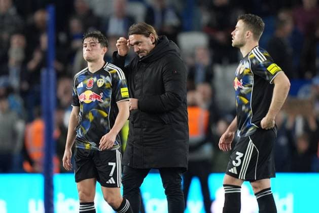 Daniel Farke manager of Leeds United scratches his head and looks dejected with Daniel James and Gabriel Gudmundsson of Leeds United after a 3-0 defeat. Brighton and Hove Albion v Leeds United, Premier League, Football, American Express Community Stadium, Brighton, UK - 01 Nov 2025Brighton American Express Community Stadi United Kingdom EDITORIAL USE ONLY No use with unauthorised audio, video, data, fixture lists, club league logos or live services. Online in-match use limited to 120 images, no video emulation. No use in betting, games or single club league player publications. Copyright: xSeanxRyan Shutterstockx 15639793cb