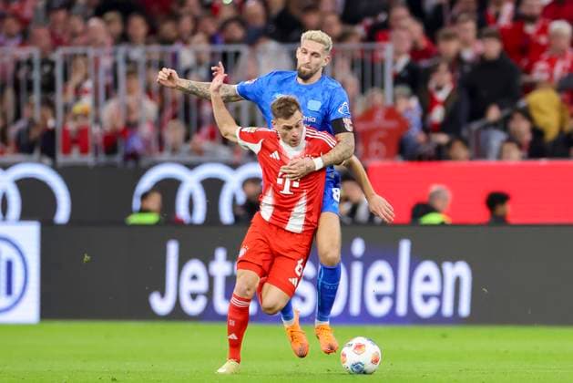 Joshua Kimmich (FC Bayern Muenchen) und Robert Andrich (Bayer 04 Leverkusen) kaempfen um den Ball, Bundesliga, FC Bayern München v Bayer 04 Leverkusen, Allianz Arena am 01. November 2025 in München, Deutschland. (Foto von Marco Steinbrenner DeFodi Images) Joshua Kimmich (FC Bayern Muenchen) und Robert Andrich (Bayer 04 Leverkusen) battle for the ball, Bundesliga, FC Bayern München v Bayer 04 Leverkusen, Allianz Arena, November 1, 2025 in München, Germany. (Photo by Marco Steinbrenner DeFodi Images) DFL regulations prohibit any use of photographs as image sequences and or quasi-video. Joshua Kimmich FC Bayern Muenchen and Robert Andrich Bayer 04 Leverkusen battle for the ball, Bundesliga, FC Bayern München v Bayer 04 Leverkusen, Allianz Arena, November 1, 2025 in Munich, Germany Photo by Marco Steinbrenner DeFodi Images Joshua Kimmich FC Bayern Muenchen and Robert Andrich Bayer 04 Leverkusen battle for the ball, Bundesliga, FC Bayern München v Bayer 04 Leverkusen, Allianz Arena, November 1, 2025 in München, Germany Photo by Marco Steinbrenner DeFodi Images DFL regulations prohibit any use of photographs as image sequences and or quasi video