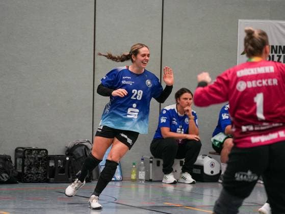 Alexandra Lundstrom (Bergischer HC, 29) jubelt nach Tor Bergischer HC Frauen vs. SV Werder Bremen Frauen, Handball, 2. Bundesliga Frauen, 7. Spieltag, Saison 2025 2026, 01.11.2025 Bergischer HC Frauen vs. SV Werder Bremen Frauen, Handball, 2. Bundesliga Frauen, 7. Spieltag, Saison 2025 2026, 01.11.2025 Solingen Copyright: xEibner-Pressefoto DamianxKruczynx EP_DKI