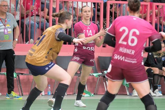 Klara Schlegel (TusSies Metzingen, 14) TusSies Metzingen vs. Buxtehuder SV, Handball, Alsco HBF, 7.Ligaspieltag, Saison 2025 2026, 01.11.2025 TusSies Metzingen vs. Buxtehuder SV, Handball, Alsco HBF, 7.Ligaspieltag, Saison 2025 2026, 01.11.2025 Tuebingen Copyright: xEibner-Pressefoto TobiasxBaurx EP_TBR