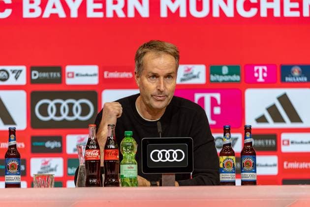 Kasper Hjulmand (Bayer 04 Leverkusen, Chef-Trainer) PK Pressekonferenz Geste Mimik, GER, FC Bayern Muenchen vs. Bayer 04 Leverkusen, Fussball, Bundesliga, 09. Spieltag, Spielzeit 2025 2026, 01.11.2025, DFL DFB REGULATIONS PROHIBIT ANY USE OF PHOTOGRAPHS AS IMAGE SEQUENCES AND OR QUASI-VIDEO, GER, FC Bayern Muenchen vs. Bayer 04 Leverkusen, Fussball, Bundesliga, 09. Spieltag, Spielzeit 2025 2026, 01.11.2025 Muenchen Copyright: xEibner-Pressefoto JanixPlessx EP_JPL
