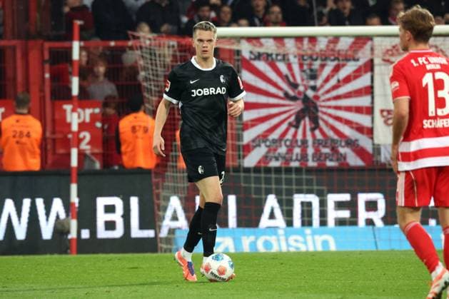 DEU, DFL, 1. FBL, 1.FC Union vs. SC Freiburg, 01.11.2025, Stadion Alte Foersterei, Berlin, DEU, DFL, 1. FBL, 1.FC Union vs. SC Freiburg, im Bild: Matthias Ginter (FC Freiburg 28) DFL - regulations prohibit any use of Photographs as image sequences and or quasi-video