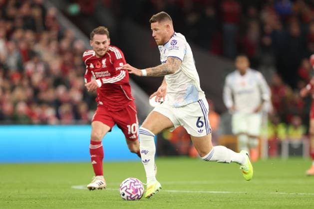 Ross Barkley of Aston Villa Liverpool v Aston Villa, Premier League, Football, Anfield, Liverpool, UK - 01 Nov 2025Liverpool Anfield United Kingdom EDITORIAL USE ONLY No use with unauthorised audio, video, data, fixture lists, club league logos or live services. Online in-match use limited to 120 images, no video emulation. No use in betting, games or single club league player publications. Copyright: xRyanxBrowne Shutterstockx 15641376cq