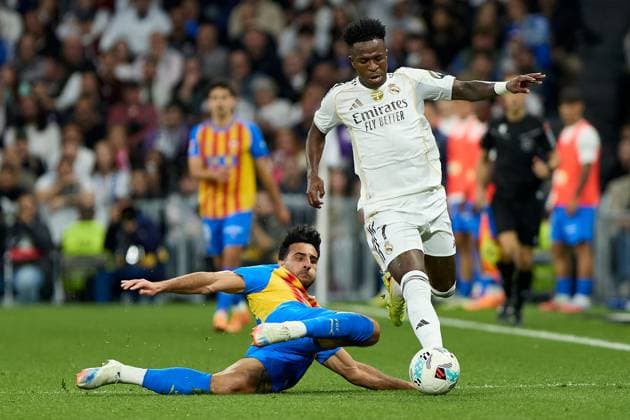 Vinicius Jr of Real Madrid CF and Eray Comert of Valencia CF Real Madrid v Valencia, La Liga, Football, Estadio Santiago Bernabeu, Madrid, Spain - 01 Nov 2025Madrid Estadio Santiago Bernabu Spain EDITORIAL USE ONLY No use with unauthorised audio, video, data, fixture lists, club league logos or live services. Online in-match use limited to 120 images, no video emulation. No use in betting, games or single club league player publications. Copyright: xRubenxAlbarran Shutterstockx 15649992df
