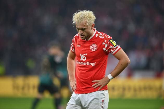 Dominik HOLLERBACH (MZ) halbe Figur, Halbfigur,, enttaeuscht, enttäuscht, Enttäuschung, Enttaeuschung 1.FSV Mainz 05 (MZ) - SV Werder Bremen (HB) 1-1 Fussball 1. Bundesliga Saison 2025 2026, 9.Spieltag, Spieltag9, matchday9, am 01.11.2025, MEWA Arena Mainz. DFL regulations prohibit any use of photographs as image sequences and or quasi-video Â