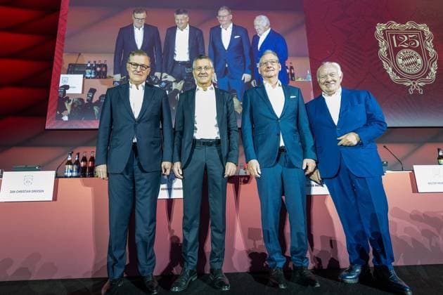 Jan-Christian Dreesen (FC Bayern Muenchen AG, Vorstandsvorsitzender), Herbert Hainer (FC Bayern Muenchen, Praesident), Prof. Dr. Dieter Mayer (FC Bayern Muenchen e.V., 1. Vizepraesident), Walter Menges, GER, FC Bayern Muenchen, Fussball, Bundesliga, Jahreshauptversammlung FC Bayern Muenchen eV 2025, 02.11.2025, DFL DFB REGULATIONS PROHIBIT ANY USE OF PHOTOGRAPHS AS IMAGE SEQUENCES AND OR QUASI-VIDEO, GER, FC Bayern Muenchen, Fussball, Bundesliga, Jahreshauptversammlung FC Bayern Muenchen eV 2025, 02.11.2025 Muenchen Copyright: xEibner-Pressefotox EP_EER