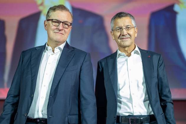 Jan-Christian Dreesen (FC Bayern Muenchen AG, Vorstandsvorsitzender), Herbert Hainer (FC Bayern Muenchen, Praesident), GER, FC Bayern Muenchen, Fussball, Bundesliga, Jahreshauptversammlung FC Bayern Muenchen eV 2025, 02.11.2025, DFL DFB REGULATIONS PROHIBIT ANY USE OF PHOTOGRAPHS AS IMAGE SEQUENCES AND OR QUASI-VIDEO, GER, FC Bayern Muenchen, Fussball, Bundesliga, Jahreshauptversammlung FC Bayern Muenchen eV 2025, 02.11.2025 Muenchen Copyright: xEibner-Pressefotox EP_EER