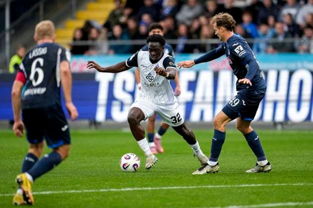 v.li.: Valentin Lässig (TSG II, 6), Kennedy Onyedika Okpala (SVWM, 32), Yannik Lührs (TSG II, 49), Zweikampf, Spielszene, Duell, duel, tackle, tackling, Dynamik, Action, Aktion, 02.11.2025, Sinsheim (Deutschland), Fussball, 3. Liga, TSG 1899 Hoffenheim II - SV Waldhof Mannheim, DFB DFL REGULATIONS PROHIBIT ANY USE OF PHOTOGRAPHS AS IMAGE SEQUENCES AND OR QUASI-VIDEO.