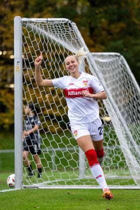 Meike Meßmer (VfB Stuttgart, 29) jubelt ueber das Tor zum 1:0, GER, VfB Stuttgart vs VfR SW Warbeyen, Fussball, Frauen, 2. Bundesliga, 9. Spieltag, Saison 2025 2026, 02.11.2025 GER, VfB Stuttgart vs VfR SW Warbeyen, Fussball, Frauen, 2. Bundesliga, 9. Spieltag, Saison 2025 2026, 02.11.2025 Bad Cannstatt Copyright: xEibner-Pressefoto Memmlerx EP_MMR