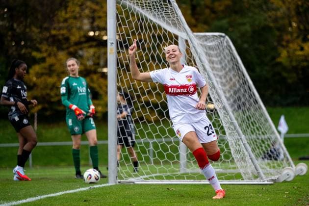 Meike Meßmer (VfB Stuttgart, 29) jubelt ueber das Tor zum 1:0, GER, VfB Stuttgart vs VfR SW Warbeyen, Fussball, Frauen, 2. Bundesliga, 9. Spieltag, Saison 2025 2026, 02.11.2025 GER, VfB Stuttgart vs VfR SW Warbeyen, Fussball, Frauen, 2. Bundesliga, 9. Spieltag, Saison 2025 2026, 02.11.2025 Bad Cannstatt Copyright: xEibner-Pressefoto Memmlerx EP_MMR
