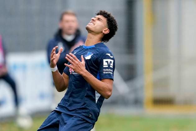 Ayoube Amaimouni-Echghouyab (TSG II, 7), Spieler der TSG 1899 Hoffenheim II (U23), Einzelbild, Einzelfoto, Aktion, Action, enttäuscht schauend, Enttäuschung, Frustration, disappointed, pessimistisch, 02.11.2025, Sinsheim (Deutschland), Fussball, 3. Liga, TSG 1899 Hoffenheim II - SV Waldhof Mannheim, DFB DFL REGULATIONS PROHIBIT ANY USE OF PHOTOGRAPHS AS IMAGE SEQUENCES AND OR QUASI-VIDEO.