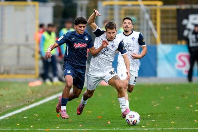 v.li.: Ayoube Amaimouni-Echghouyab (TSG II, 7), Diego Michel (SVWM, 28), Zweikampf, Spielszene, Duell, duel, tackle, tackling, Dynamik, Action, Aktion, 02.11.2025, Sinsheim (Deutschland), Fussball, 3. Liga, TSG 1899 Hoffenheim II - SV Waldhof Mannheim, DFB DFL REGULATIONS PROHIBIT ANY USE OF PHOTOGRAPHS AS IMAGE SEQUENCES AND OR QUASI-VIDEO.